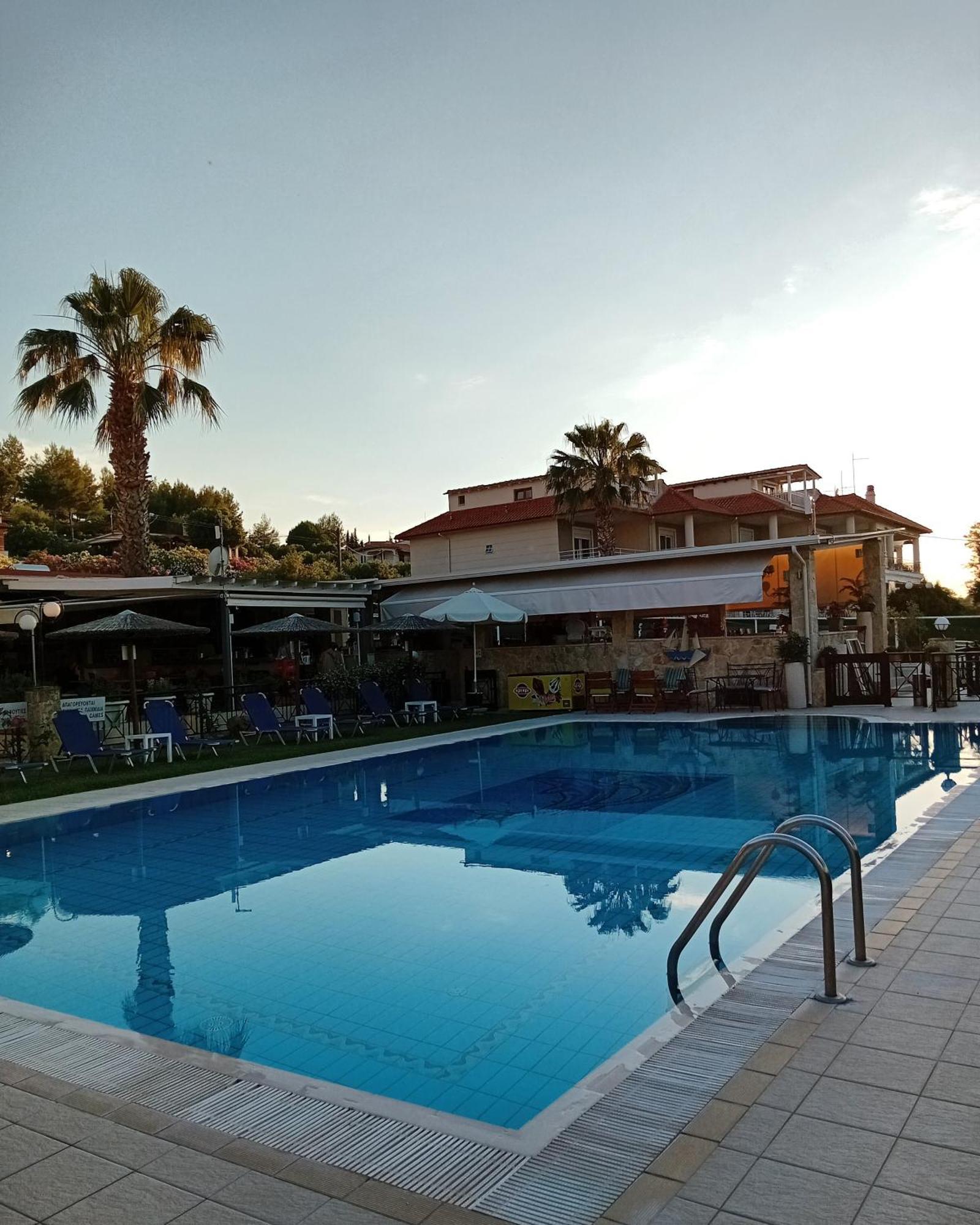 Golden Residence Family Resort Пефкохори Екстериор снимка