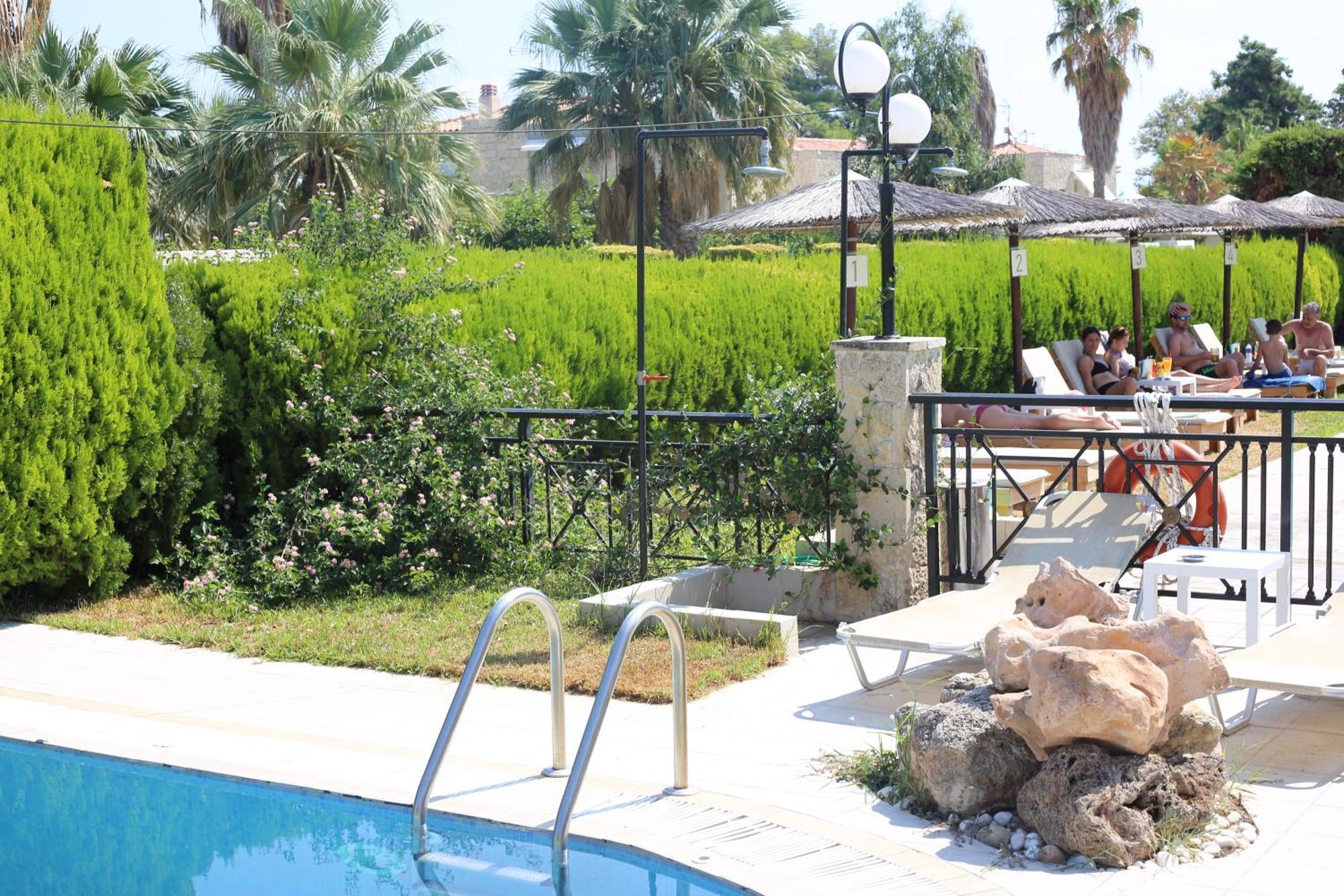 Golden Residence Family Resort Пефкохори Екстериор снимка