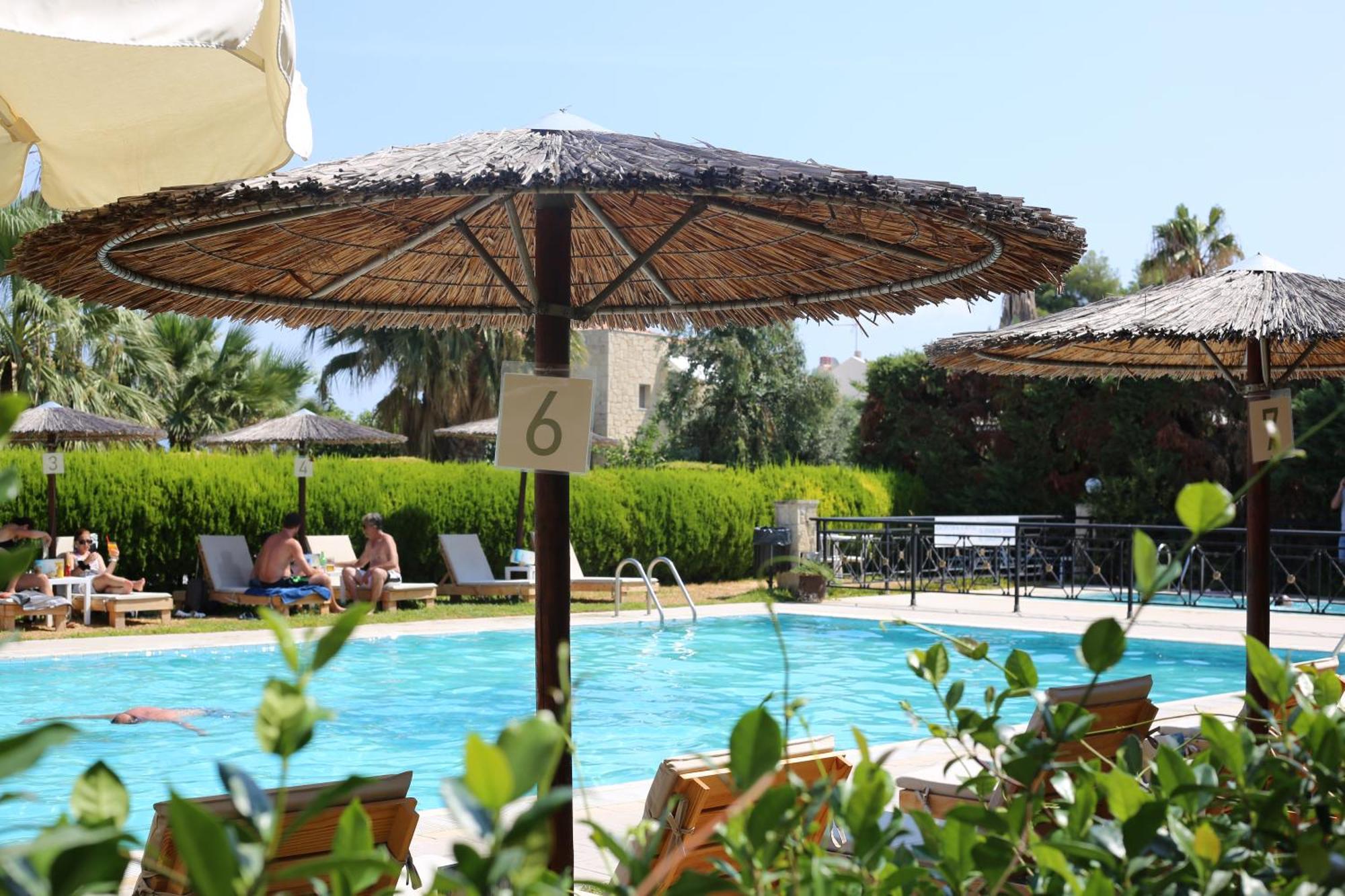 Golden Residence Family Resort Пефкохори Екстериор снимка