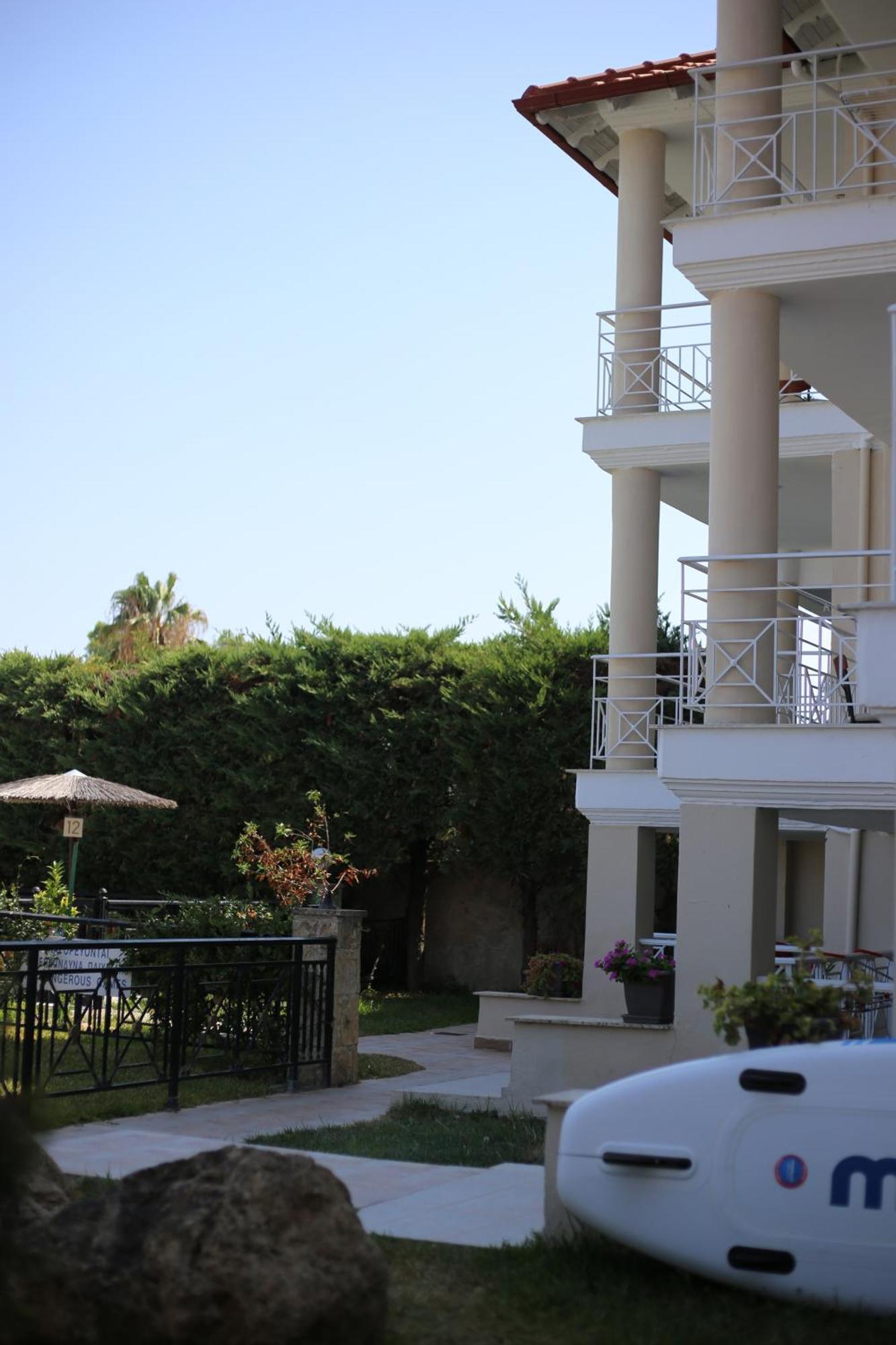 Golden Residence Family Resort Пефкохори Екстериор снимка
